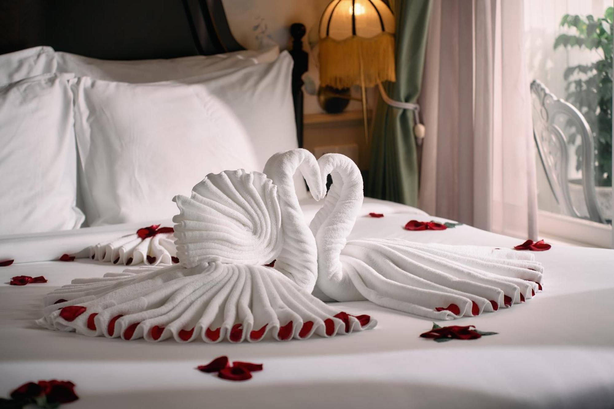  Signature Royal Halong Cruise